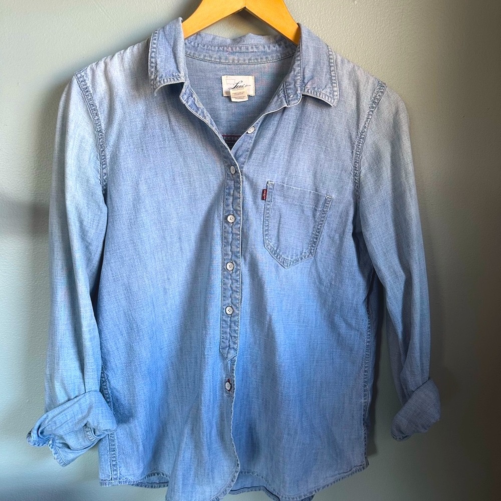 Levi's Blue Button Down Shirt Chambray Style